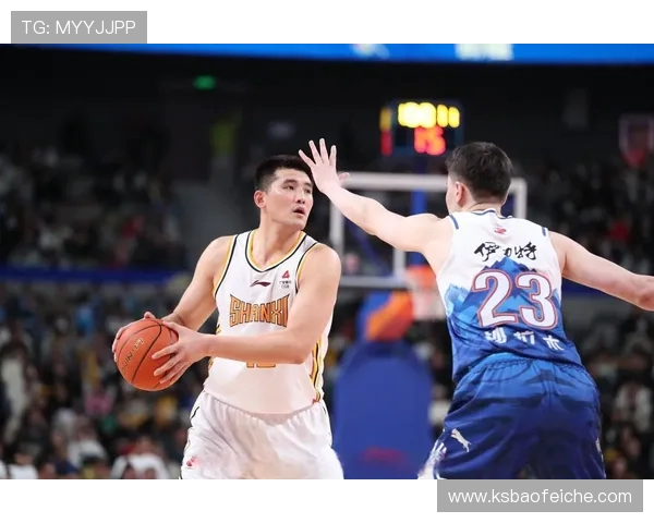 新疆男篮迎战八一男篮争夺季后赛席位的关键之战