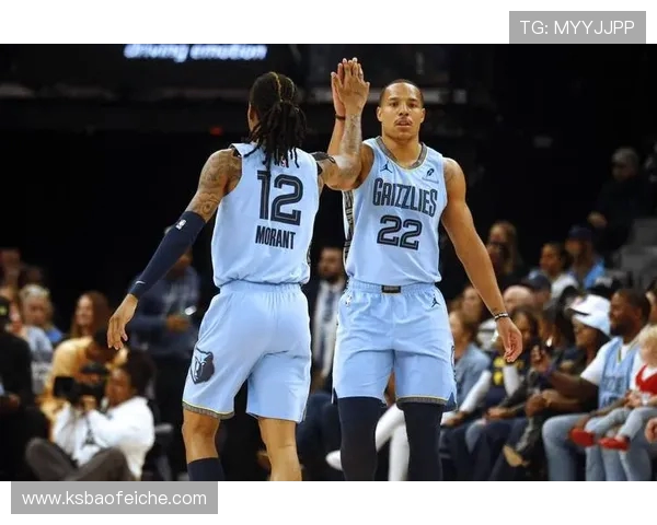 灰熊与马刺季后赛对决回顾：激烈角逐与精彩瞬间的完美结合